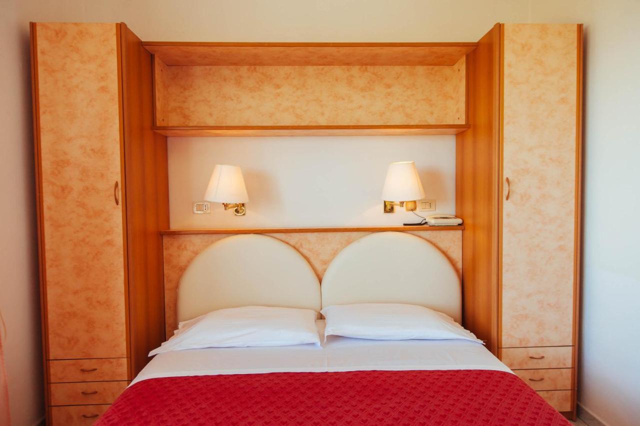 Hotel Perrozzi Vasto Szoba fotó